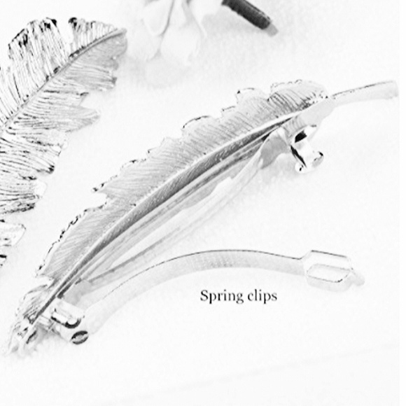 1LEFT| π3/$22π Silver Feather Hair Clip - Picture 5 of 7